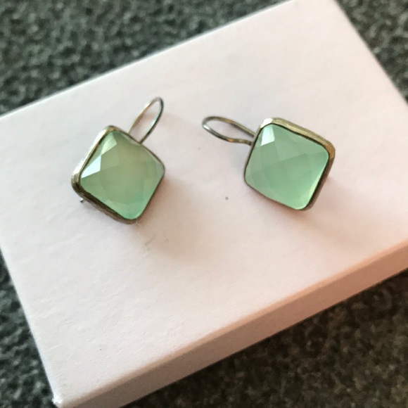 Jewelry - Gorgeous vintage silver earrings with a gemstone